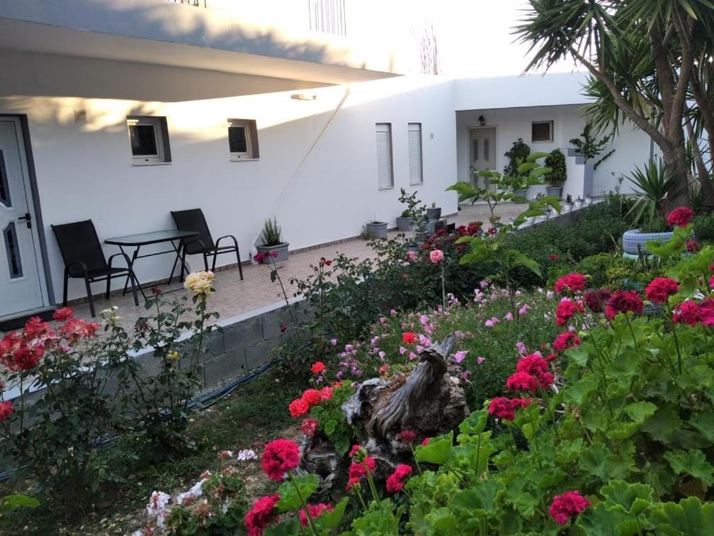 Golden Sun Apartments โรดาคิโน ภายนอก รูปภาพ