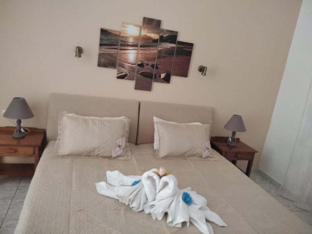 Golden Sun Apartments โรดาคิโน ภายนอก รูปภาพ