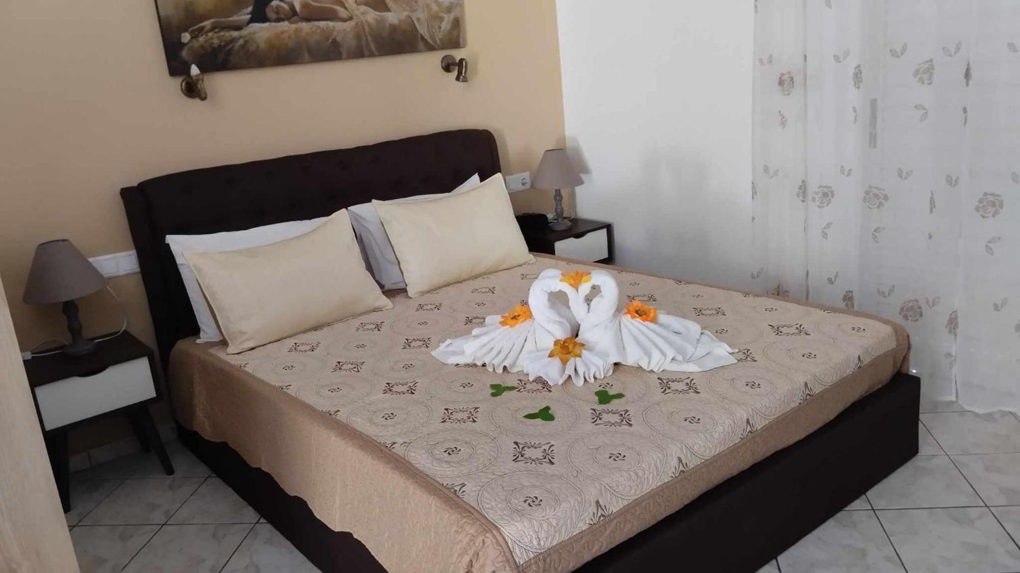 Golden Sun Apartments โรดาคิโน ภายนอก รูปภาพ