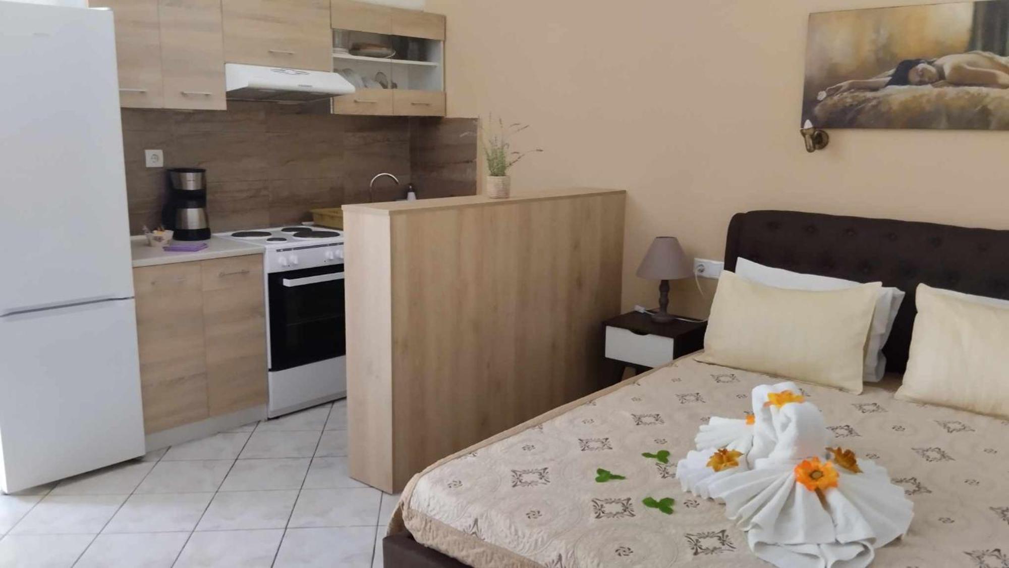 Golden Sun Apartments โรดาคิโน ภายนอก รูปภาพ