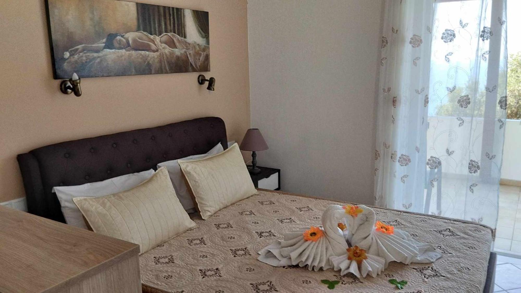 Golden Sun Apartments โรดาคิโน ภายนอก รูปภาพ